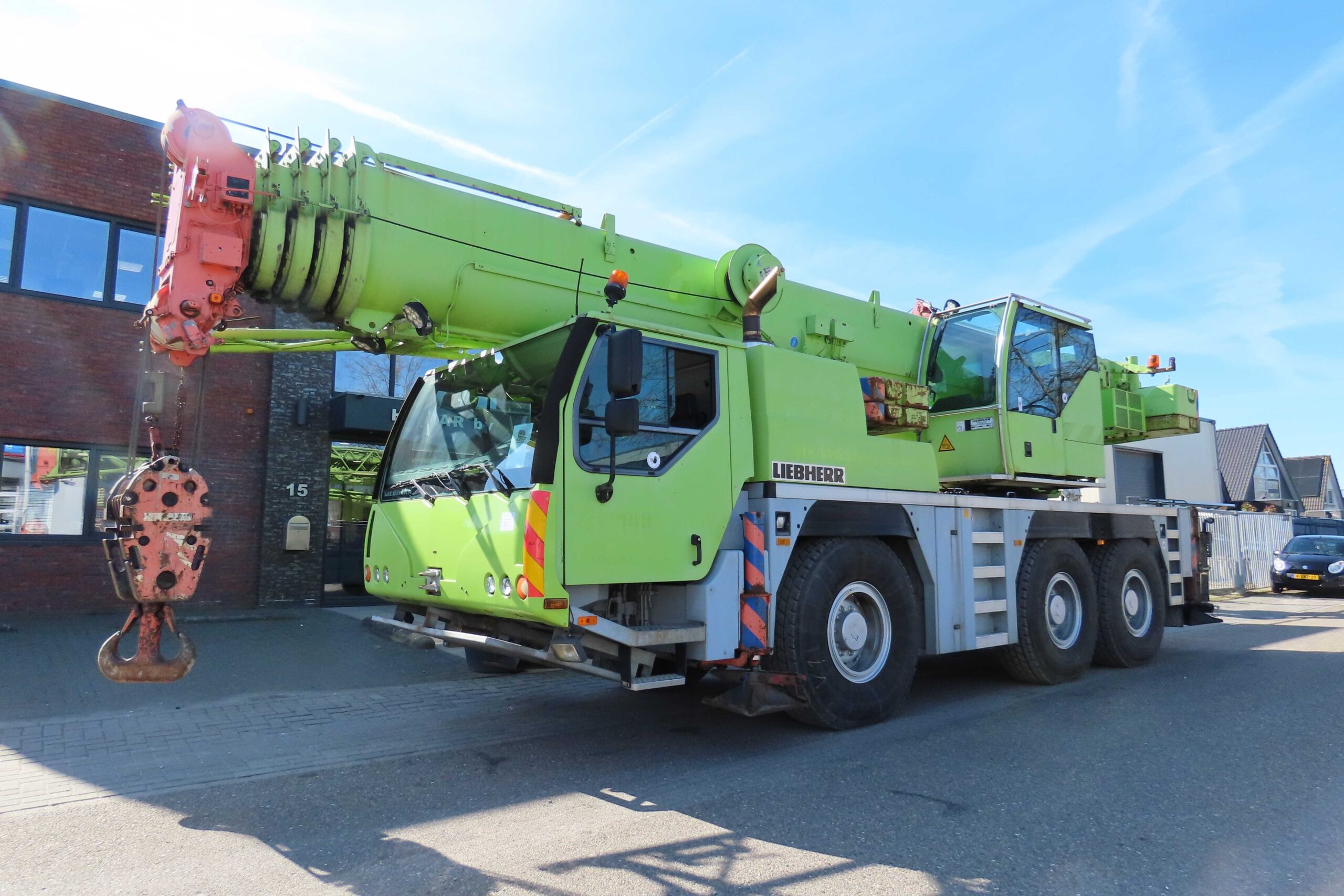 Liebherr LTM 1055-3. 2