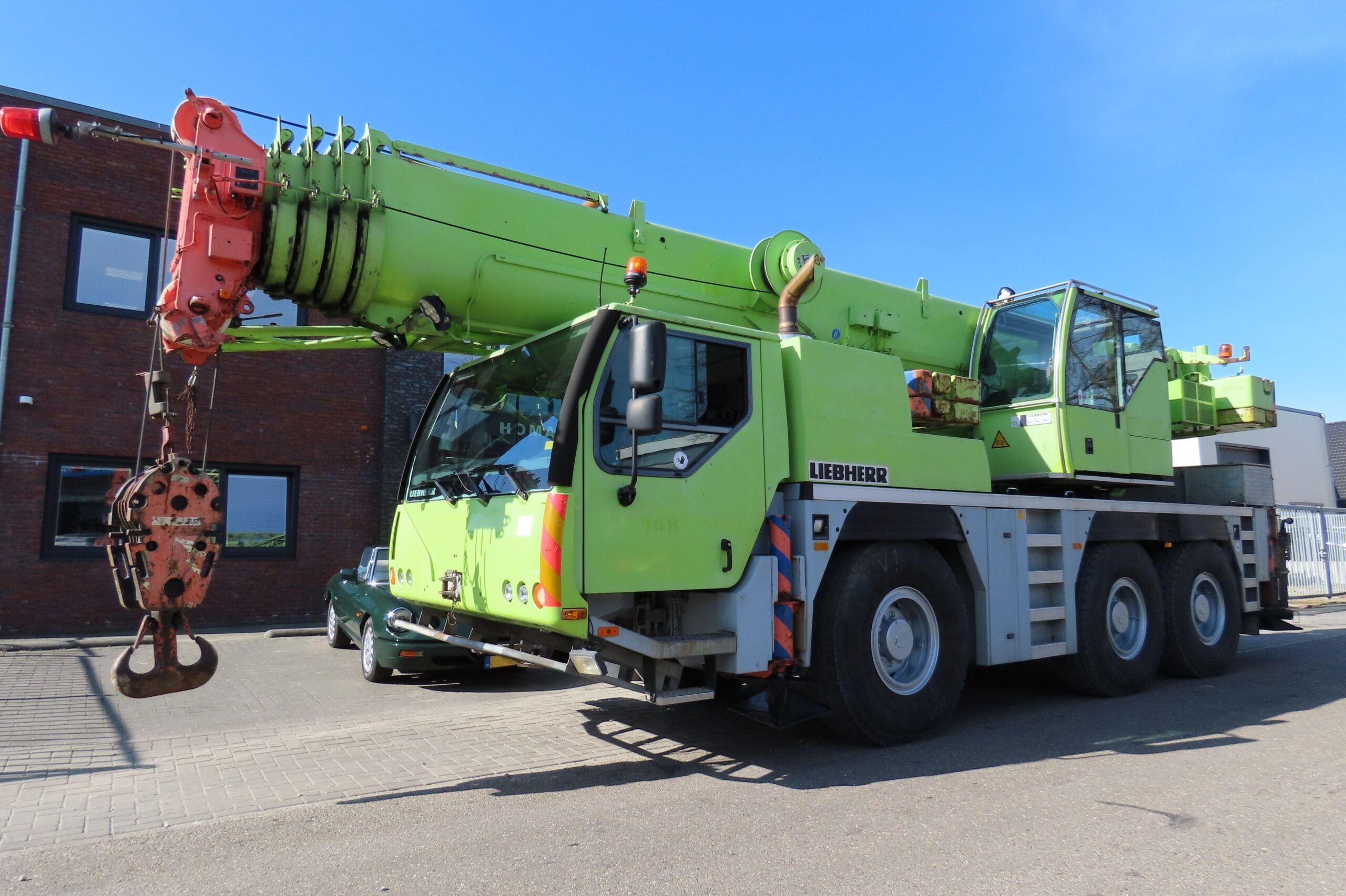 Liebherr LTM 1055-3.2 with serial number 084797 from 2008