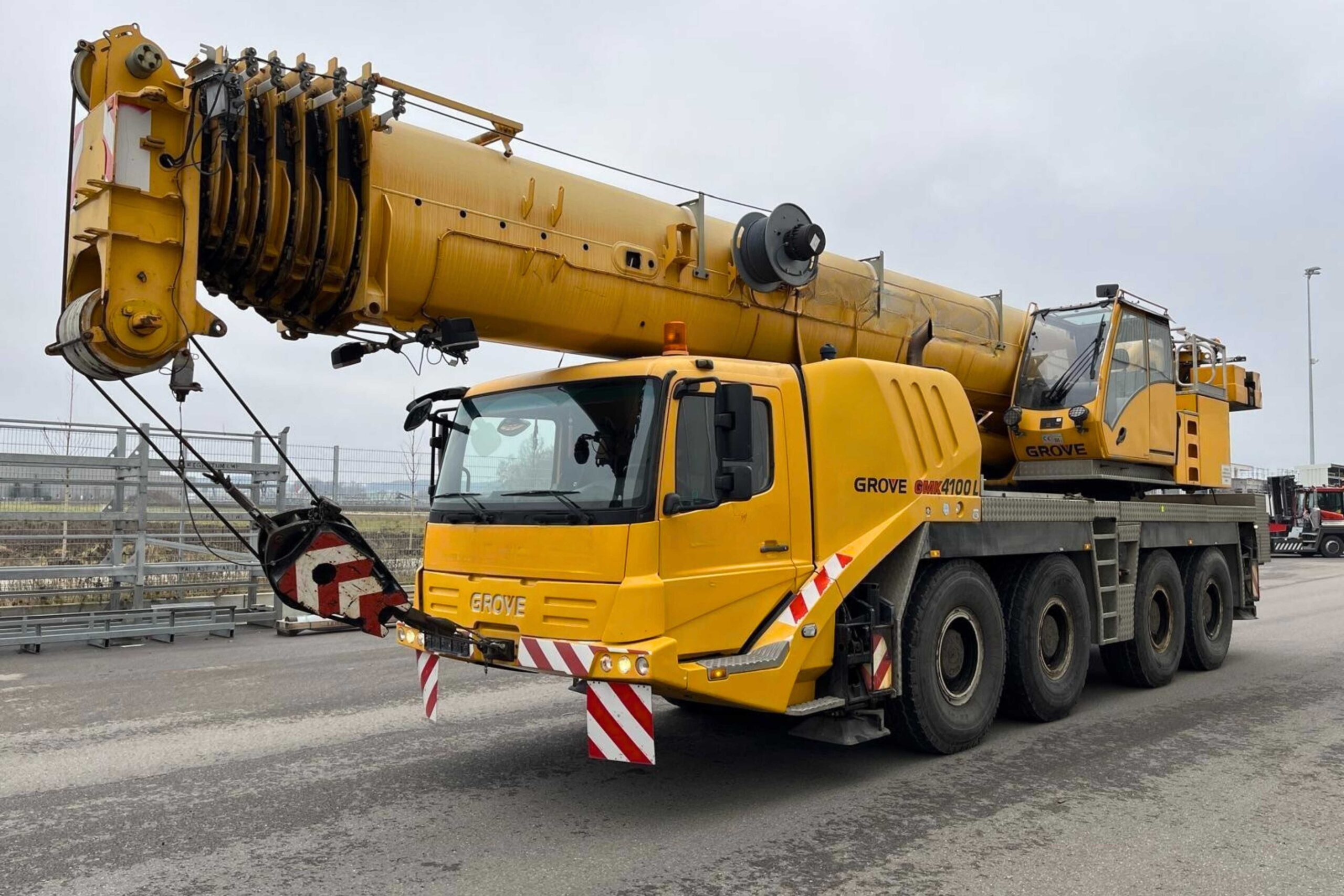 Grove GMK 4100 L von 2008 mit der Seriennummer 4100 5207