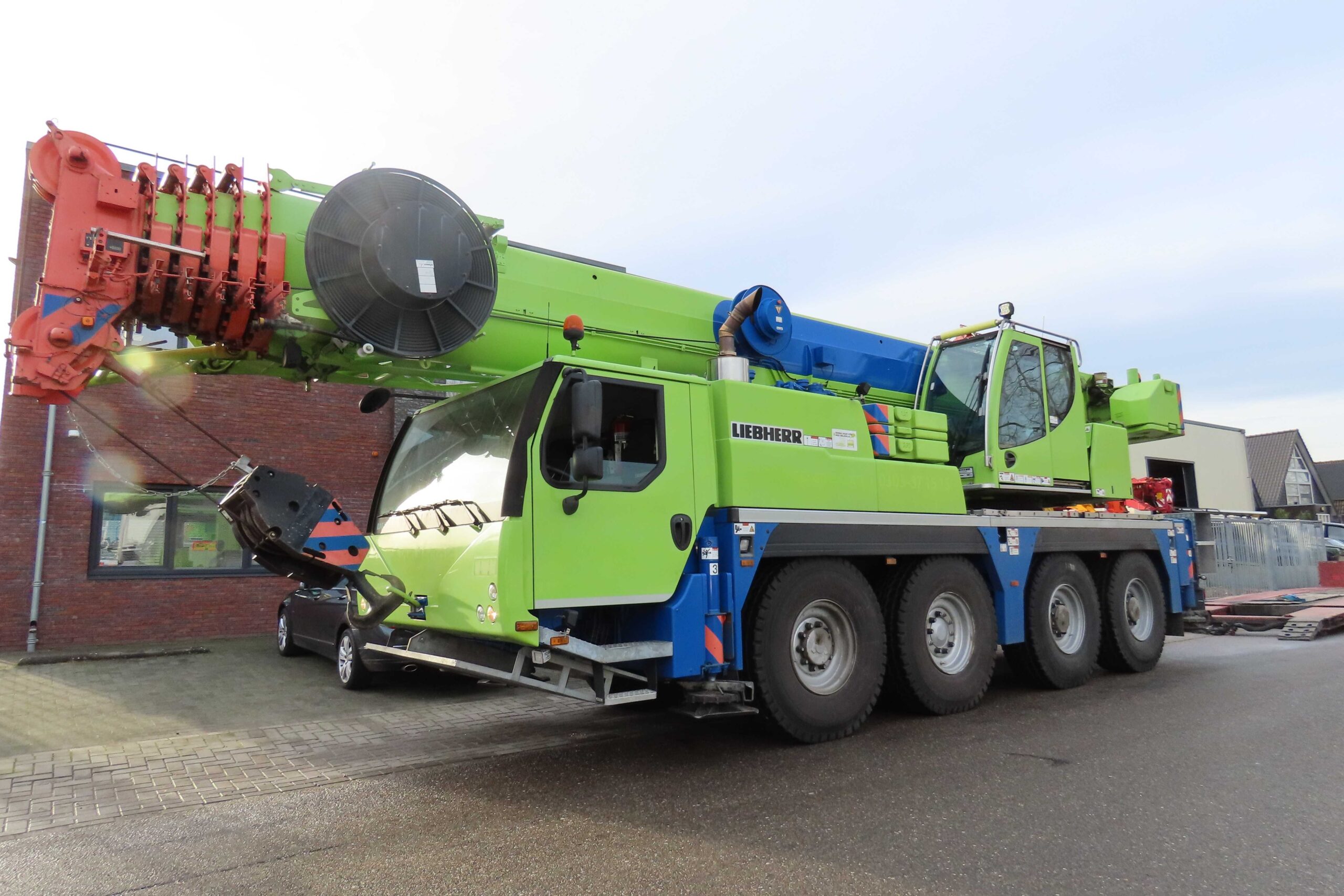 Liebherr LTM 1070-4.2 from 2016 with serial number 060545