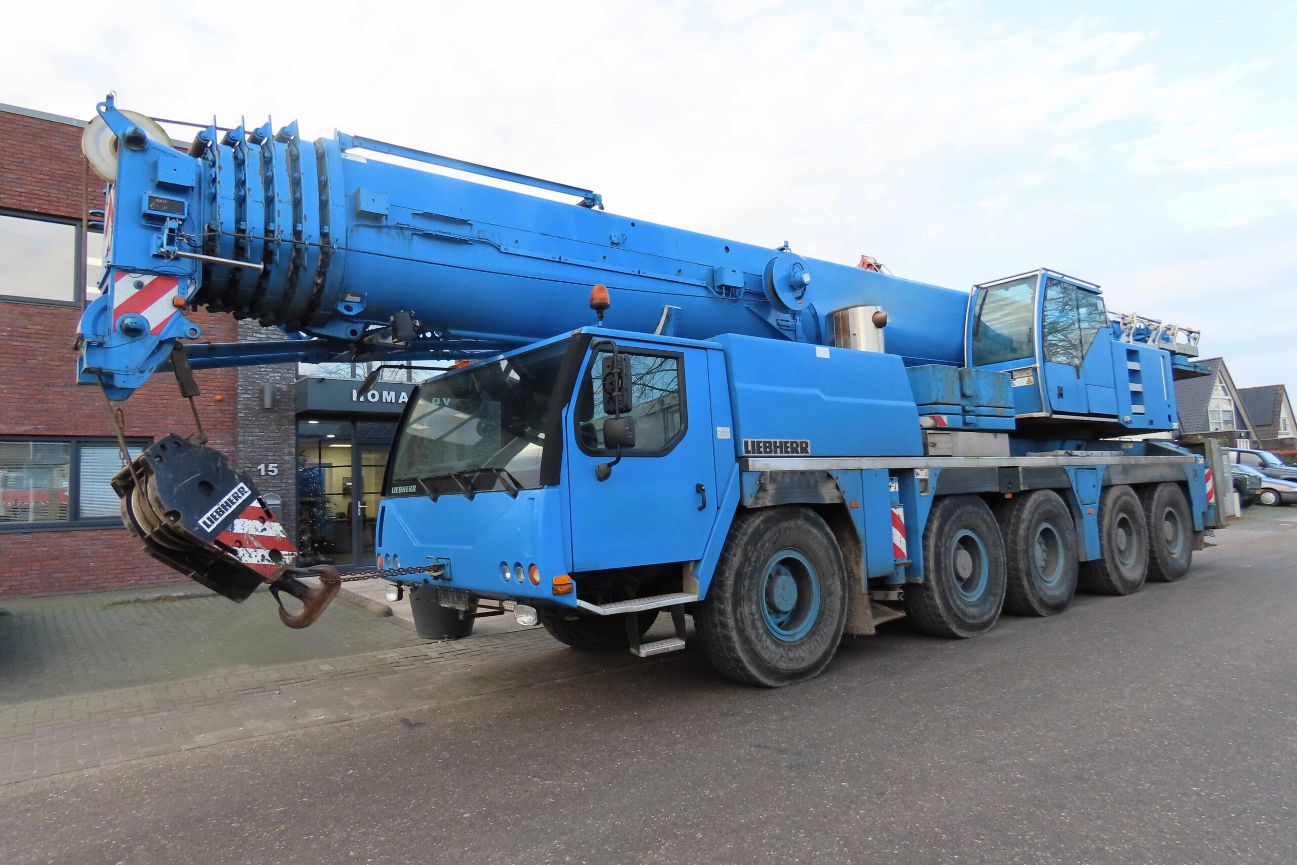 Liebherr LTM 1130-5.1 from 2009 with serial number 066111