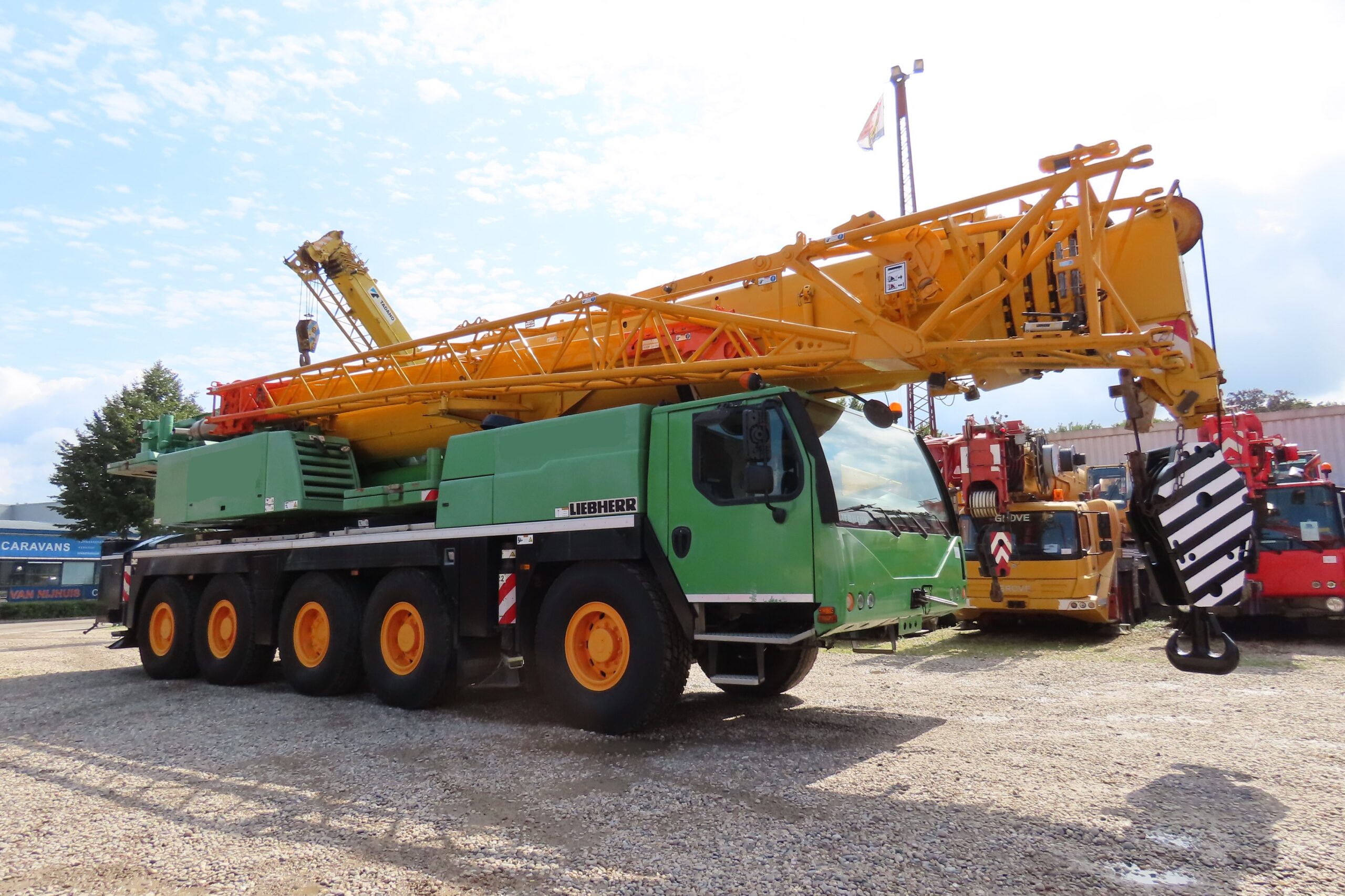 Liebherr LTM 1130-5.1 met serienummer 066382 uit 2012)