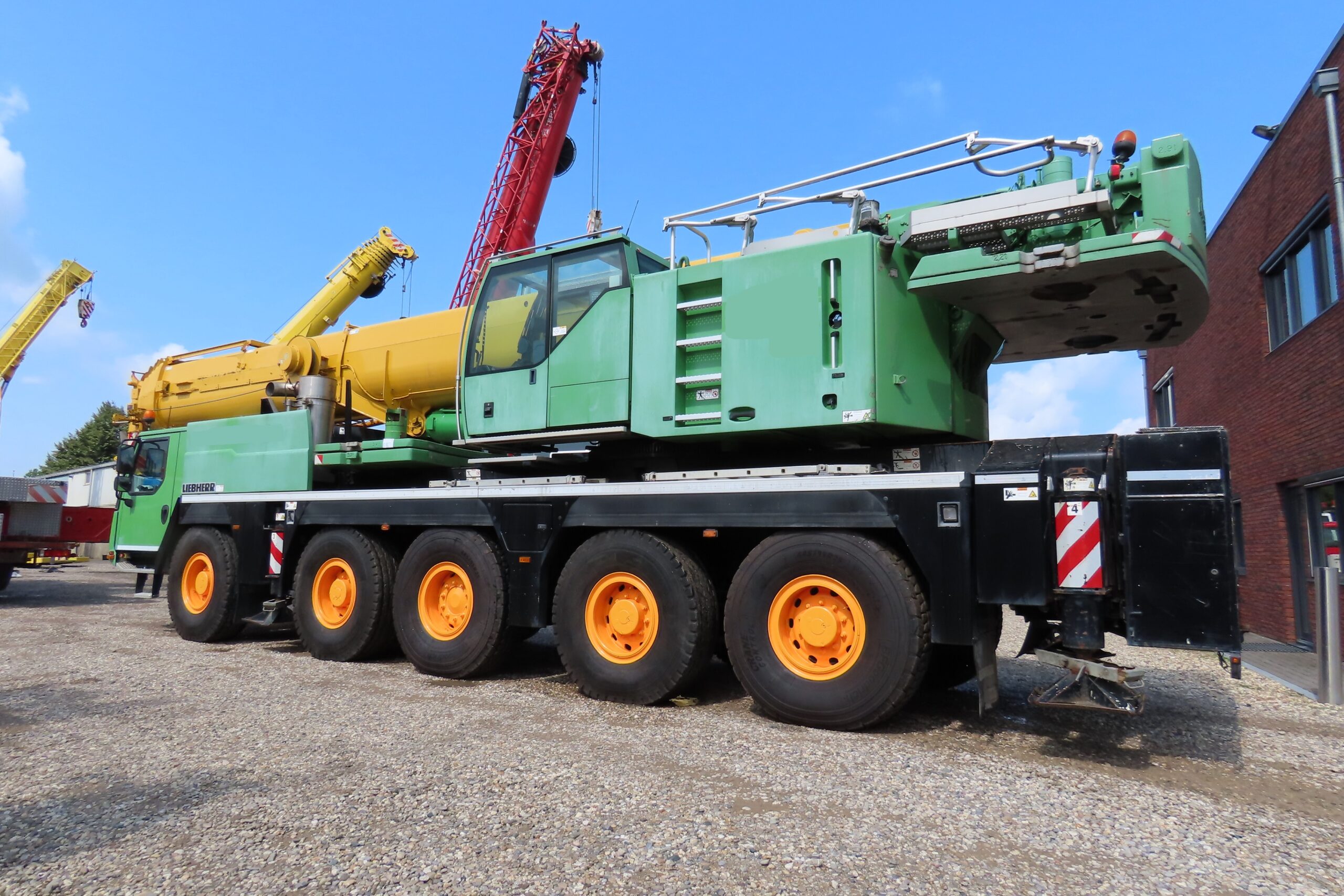 Liebherr LTM 1130-5.1 met serienummer 066382 uit 2012)