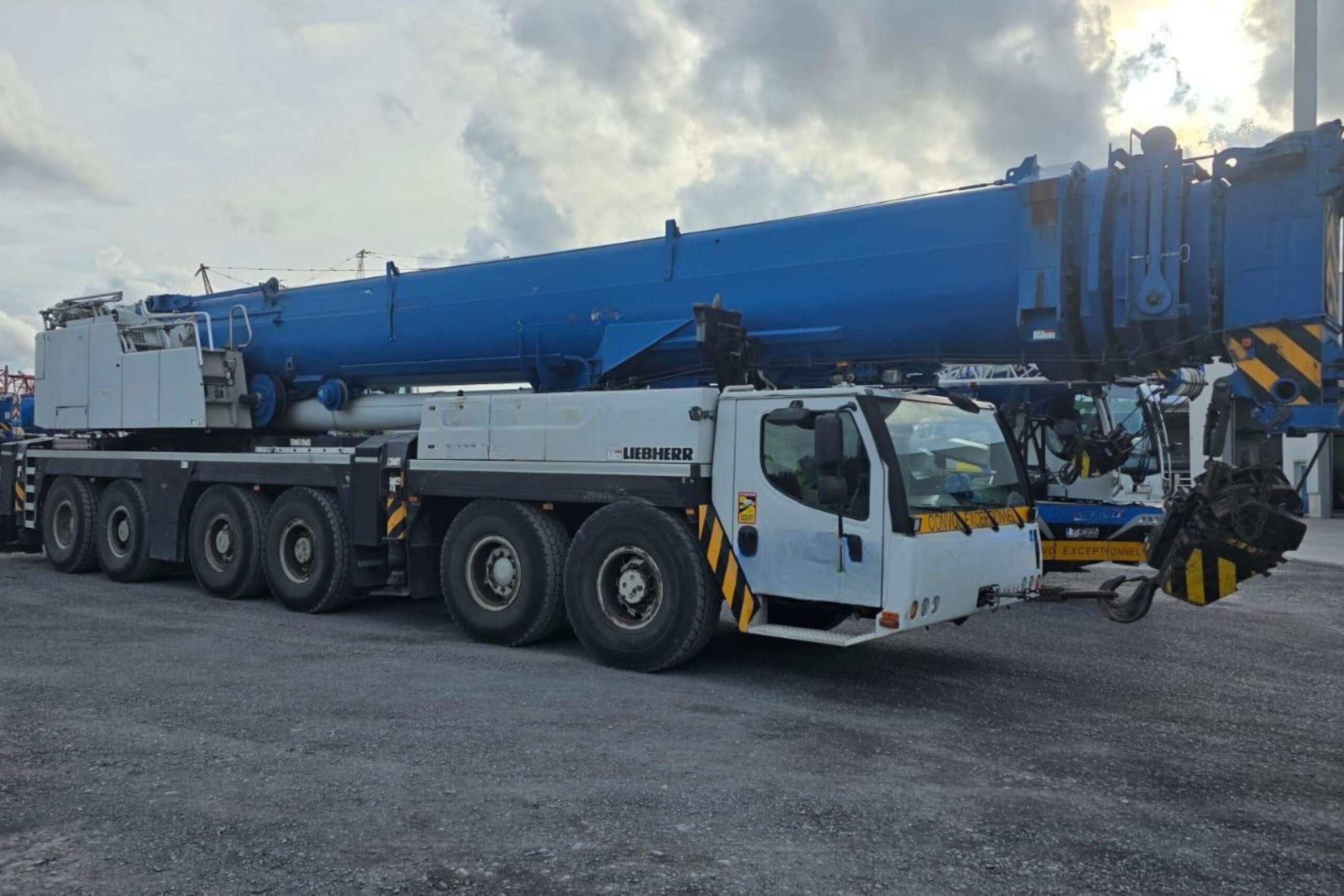 Liebherr LTM 1350-6.1 aus dem Jahr 2012 mit der Seriennummer 071319