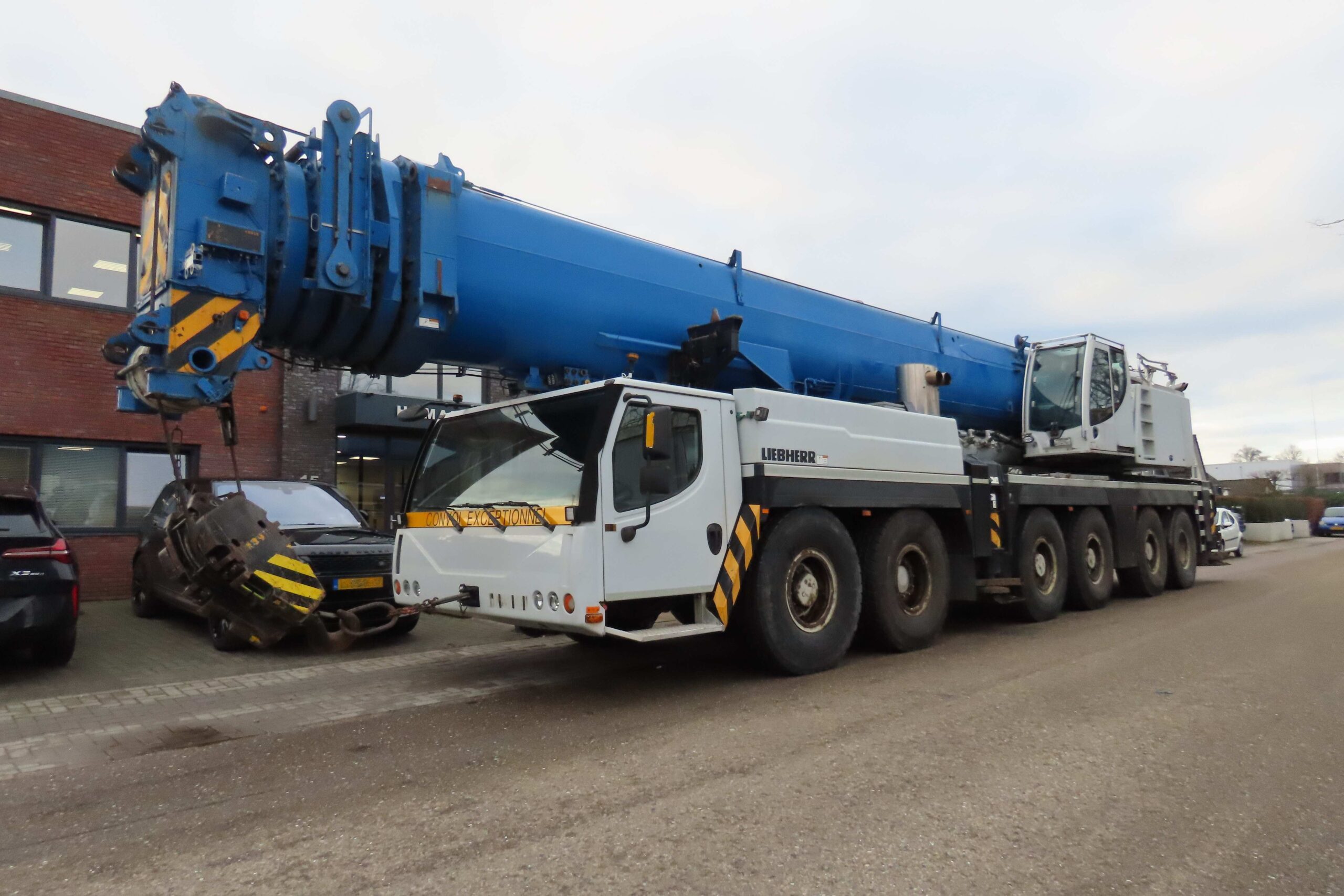 Liebherr LTM 1350-6.1 uit 2012 met serienummer 071319