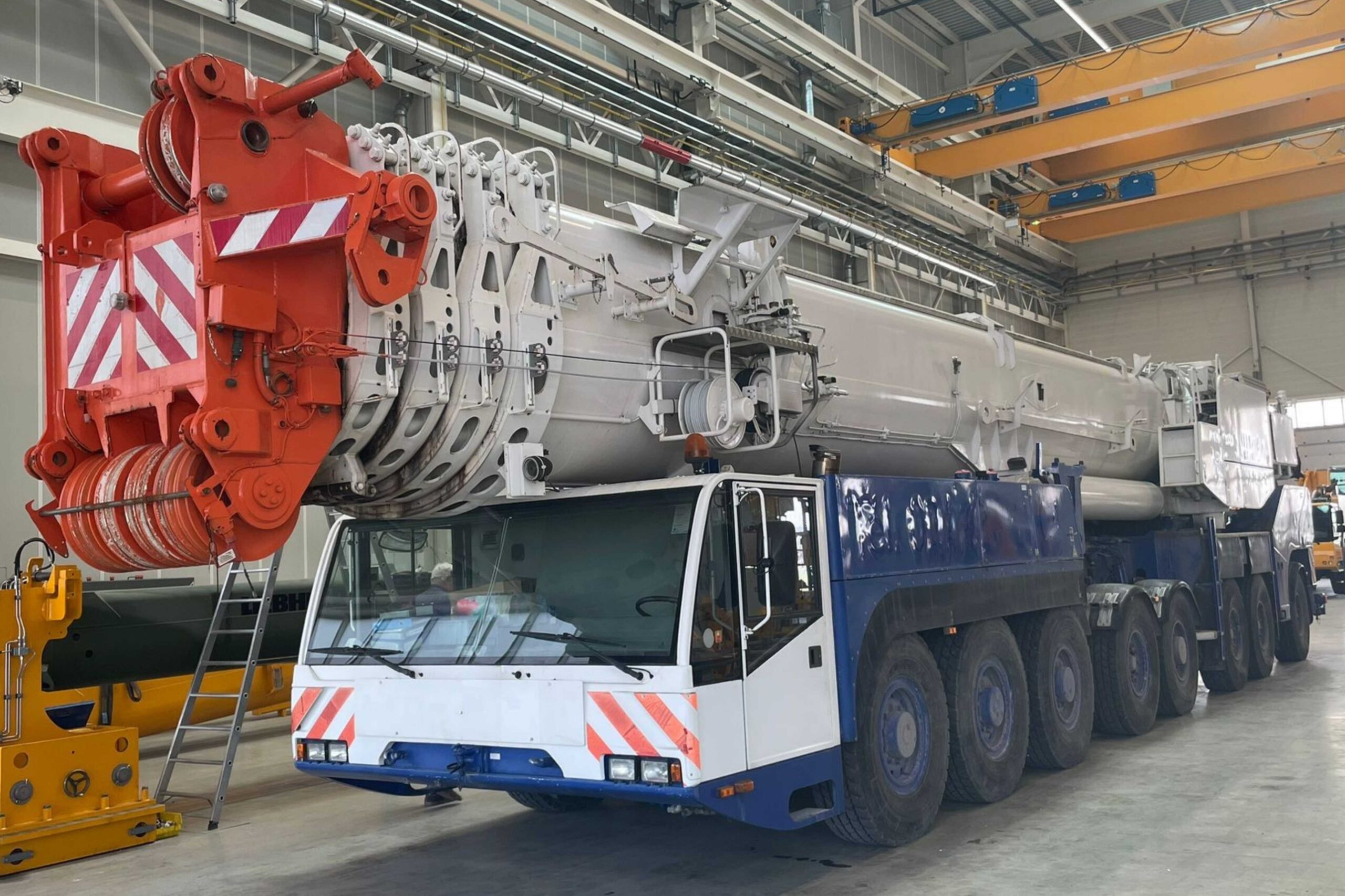 Demag AC 500-1, uit 2002 met serienummer 84081 te koop