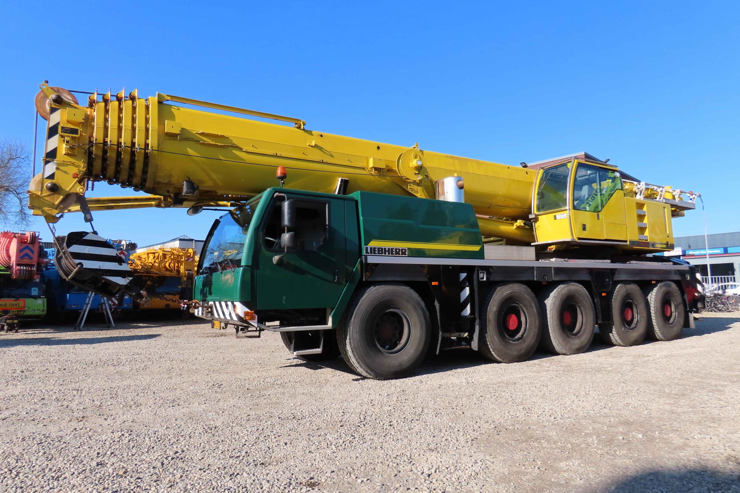 Liebherr LTM 1130-5.1 uit 2010 met serienummer 066165