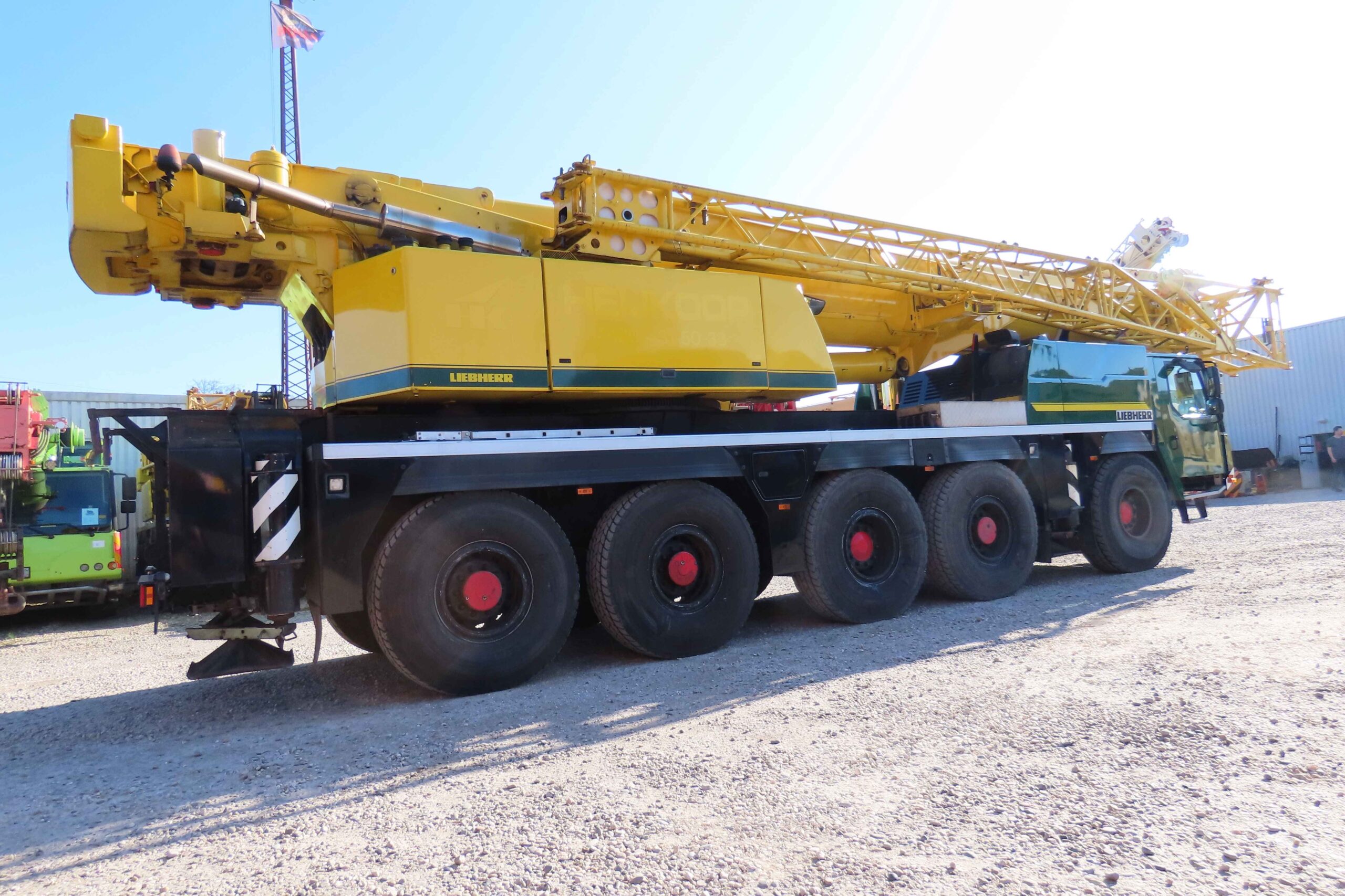 Liebherr LTM 1130-5.1 uit 2010 met serienummer 066165