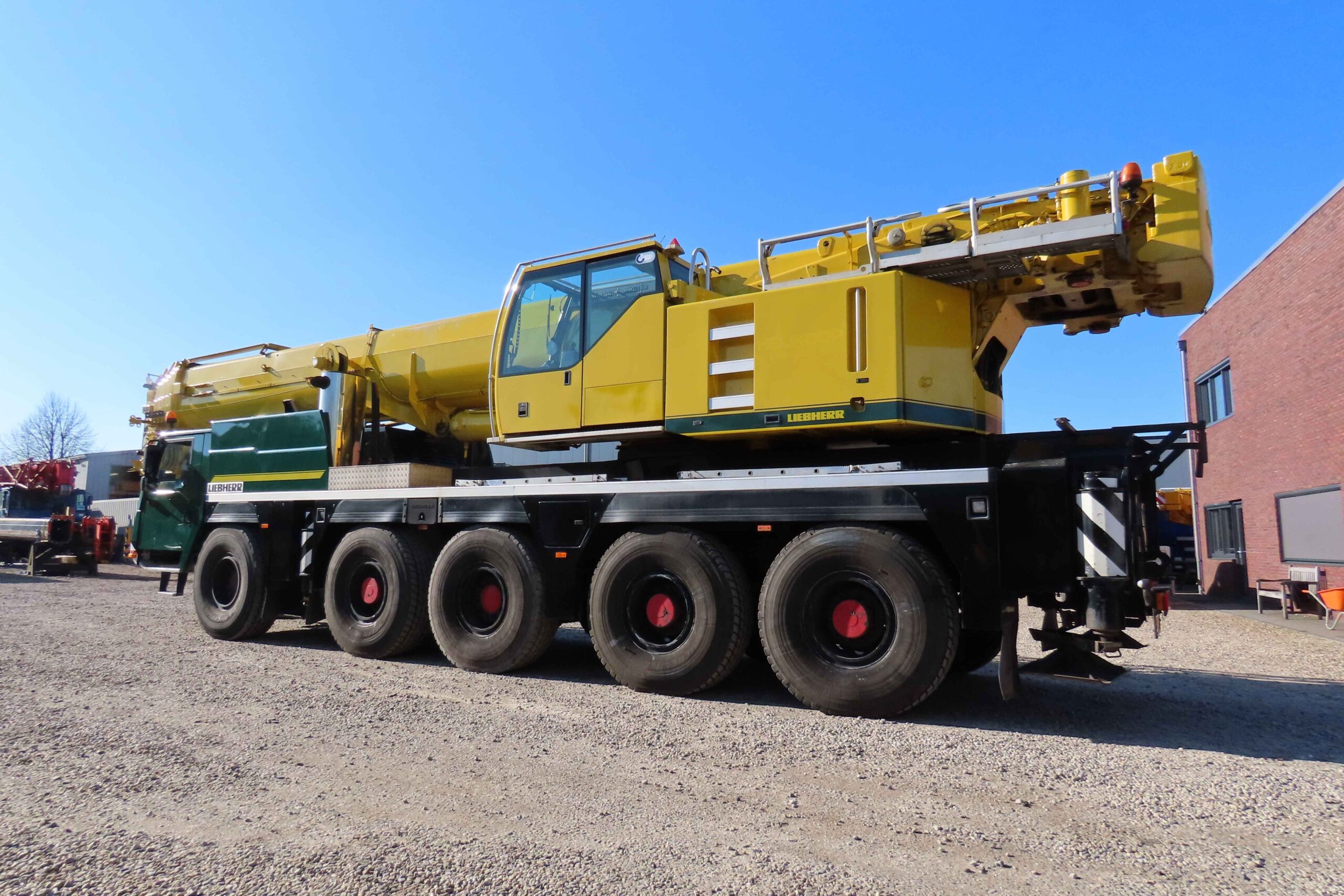 Liebherr LTM 1130-5.1 uit 2010 met serienummer 066165