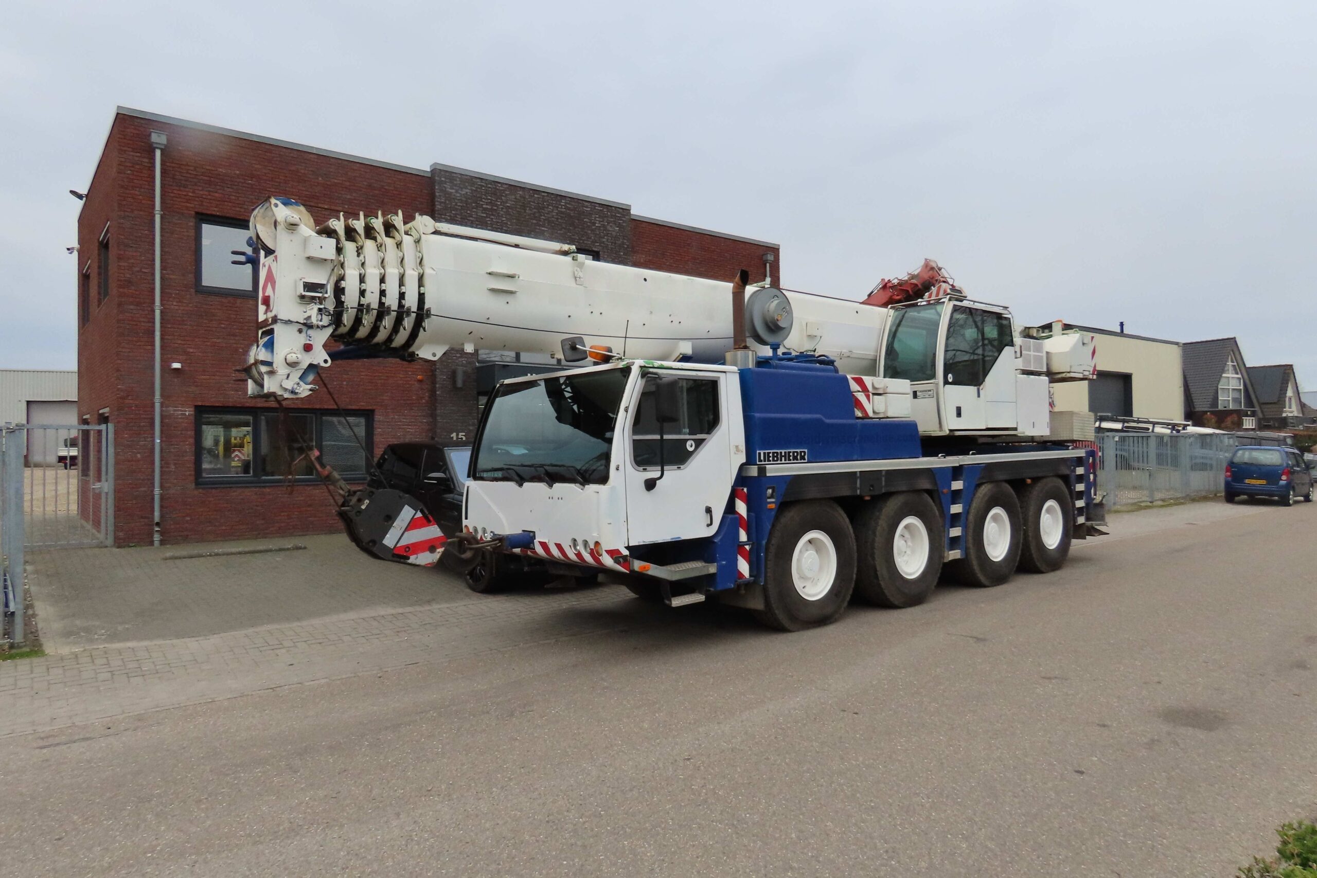 Liebherr LTM 1070-4. 1