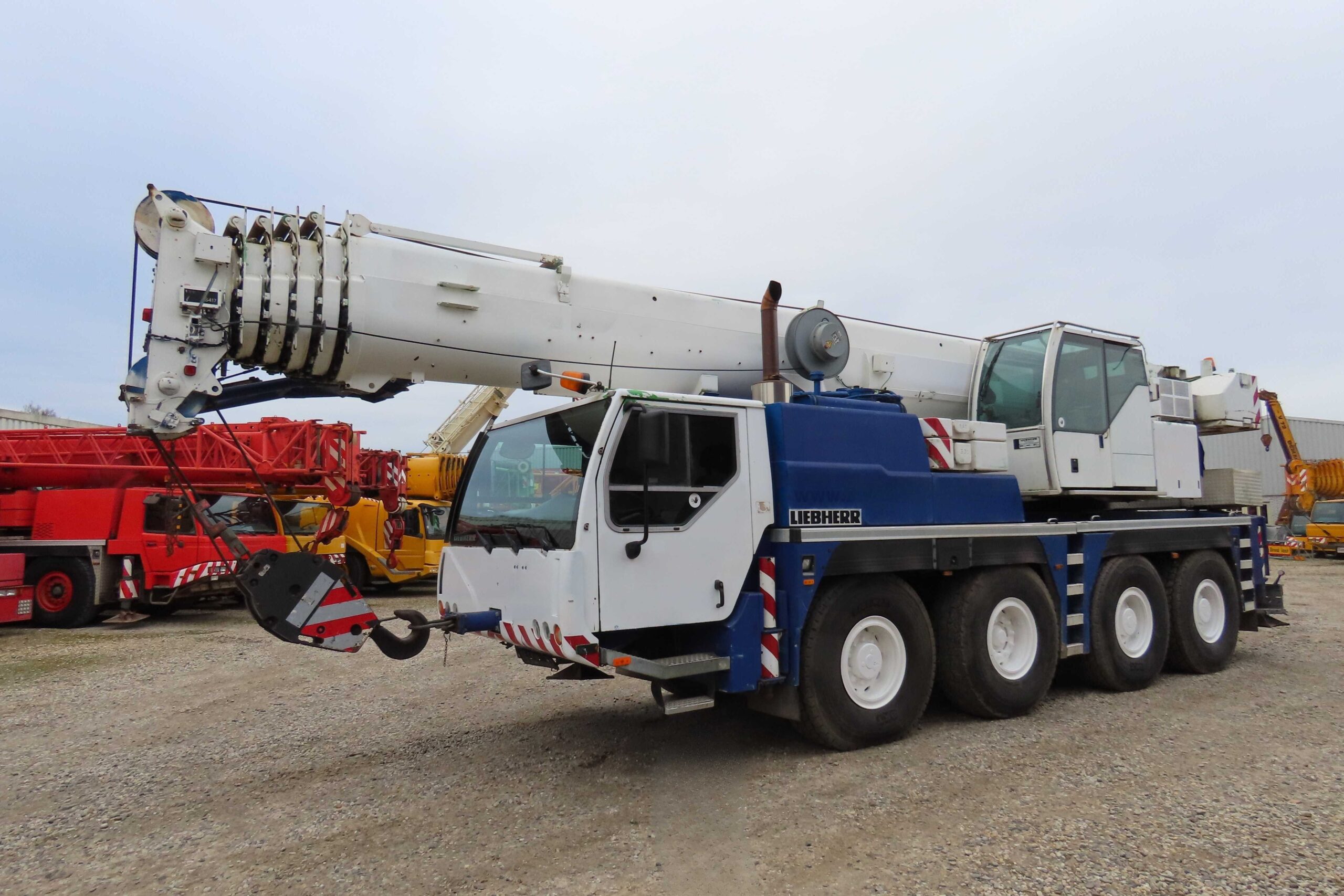 Liebherr LTM 1070-4.1 uit 2008 te koop met serienummer 052138