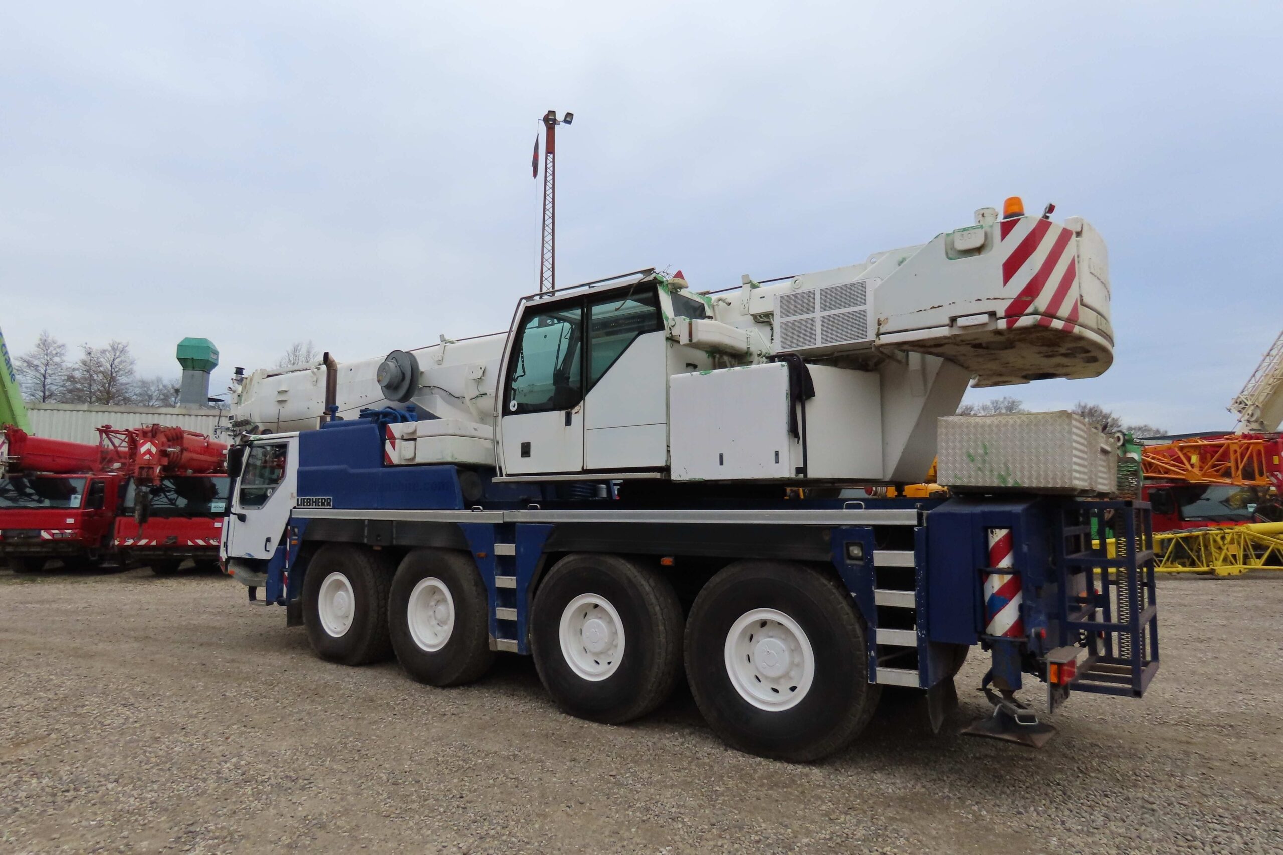 Liebherr LTM 1070-4.1 uit 2008 te koop met serienummer 052138