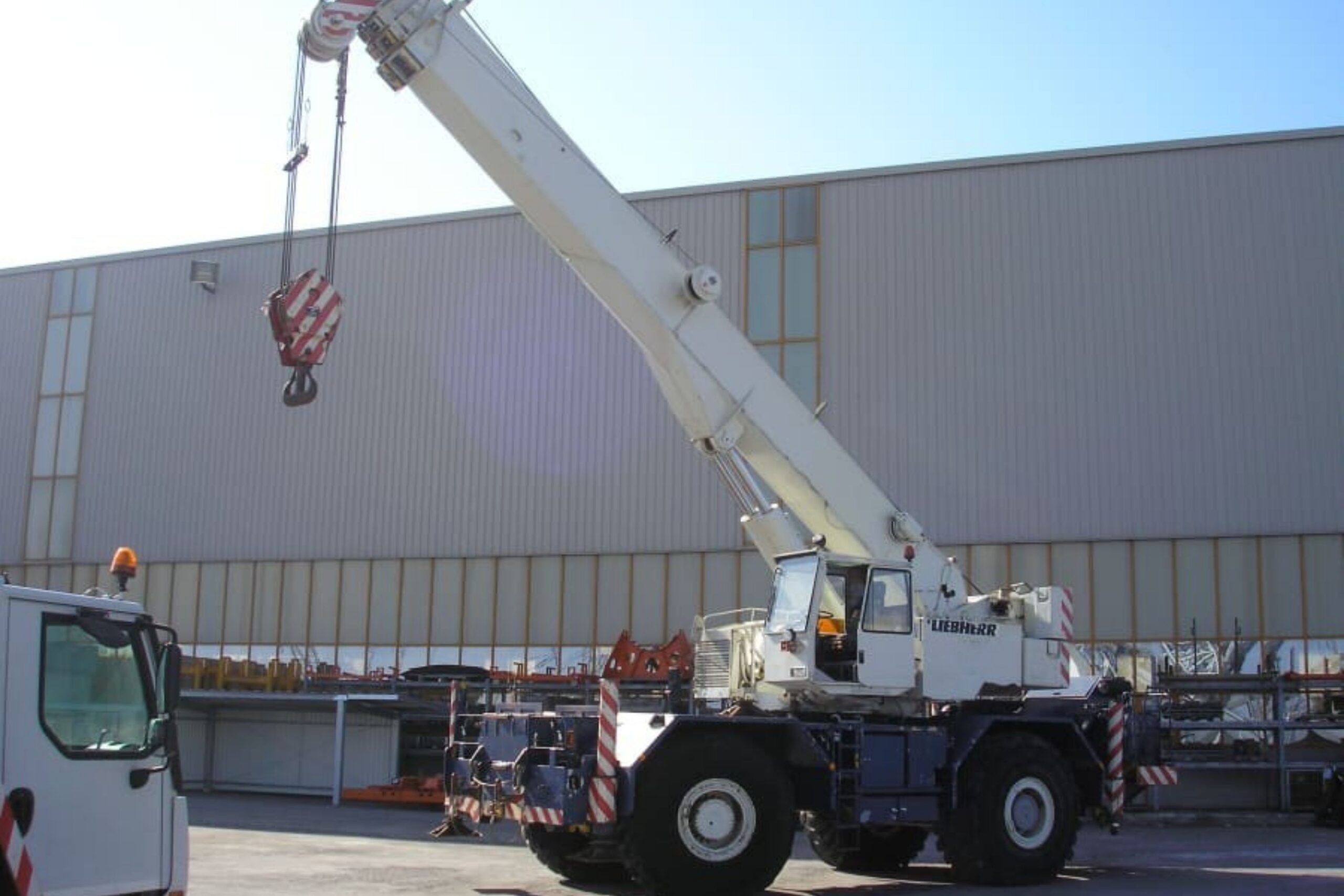 Liebherr LTL 1100 uit 1998 te koop met serienummer 020165