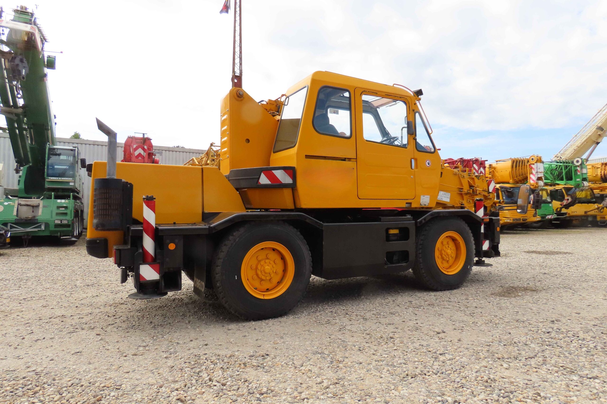 Kobelco RK 70-2 uit 1992 met serienummer EN13671.